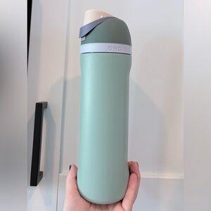 Owala 24oz FreeSip Water Bottle in Misty Meadow - LIKE NEW